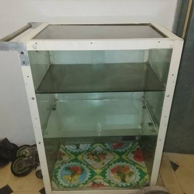 Mostrador de aluminio con ruedas - 2/2