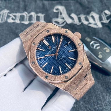 Audemars Piguet Royal Oak Skeleton_ y Audemars Piguet Royal Oak Frosted Gold_ - 2/4