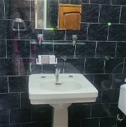 Se vende espejo de baño con repisas y luces - Img 46132098