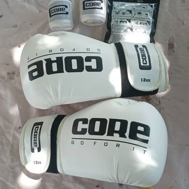 Guantes Nuevos + vendas y protector Bucal - 2/2