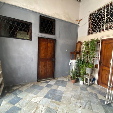 Buenas tardes se vende esta casa en 7500 usd en la habana vieja,parque cristo.Se deja con un juego de comedor, refrigera - 10/10