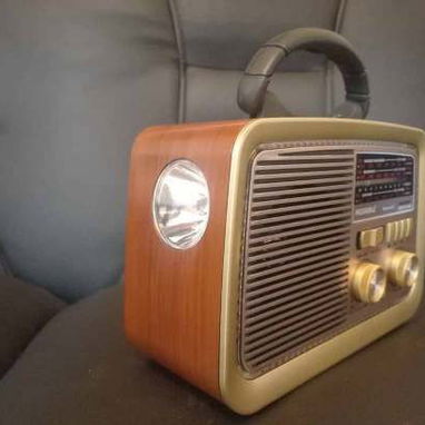Radio FM Y AM. CON OTRAS FUNCIONES COMO LINTERNA ETC. - Img 101457511