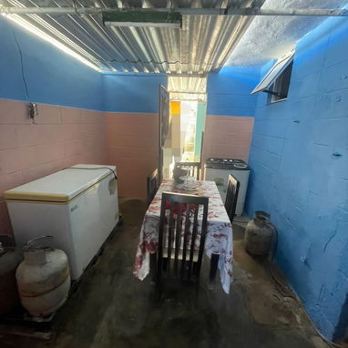 🏠 *SE VENDE CASA FRENTE A LA TERMINAL 2 DEL AEROPUERTO. BOYEROS* - 3/10