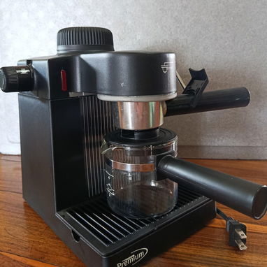 Cafetera electrica con un solo uso prácticamente nueva - 2/3