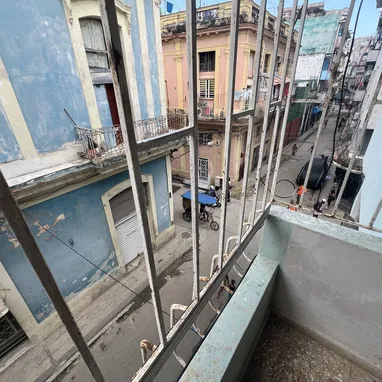 Vendo casa en centro habana (campanario y san Miguel) papeles en regla en 35 mil USD 3 cuartos 3 balcones 2 baños Cocina - Img 126037935