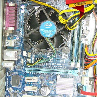 VENDO PC COMPLETA CON SU MESA (de uso) - Img 119480677