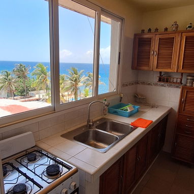 SE RENTA APARTAMENTO EN MIRAMAR, CON VISTA AL MAR - 10/10