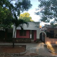 Vendo casa independiente colonial de construcción capitalista en playa (Ampliación de Almendares)en prefecto estado Cons - Img 57258620