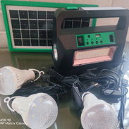 Estación de energía portátil. Trae.. 3 lámparas, 3 bombillo, panel, cable con diferentes puertos para, ventilador. - Img 57468934