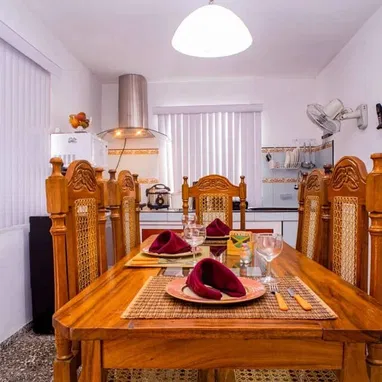 EXCELENTE CASA DE RENTA EN MIRAMAR CON LUZ ELÉCTRICA LAS 24HORAS DE 3CUARTO 3BAÑOS COCINA TERRAZA MUY CERCA DE LAS EMBAJ - Img 122650710