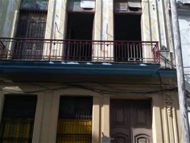 Casa en Centro Habana muy céntrica, cercana al casco histórico y tiendas. - Img 62070593