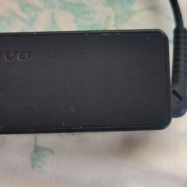 Se vende transformador para laptop marca LENOVO - Img 114190052
