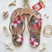 Sandalias Havaianas Leopardo y Flores Tropicales - Img 56977392