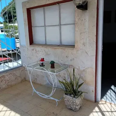 Se vende casa( ALTOS)de 4/4 en La Lisa Reparto Versalles - Img 115657604