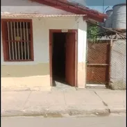 Vendo casa en SAN JOSÉ DE LAS LAJAS, A UNA CUADRA DE LA ESCUELA MANUEL ASCUNCE, FRENTE CON FRENTE AL CONSULTORIO MÉDICO - Img 57535383