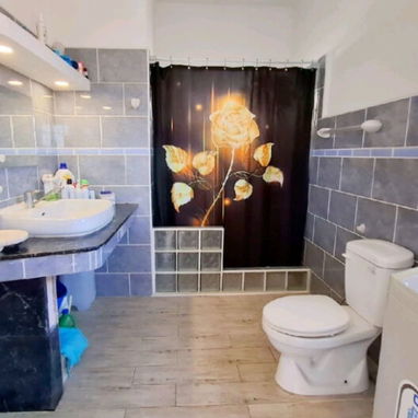 Venta de apartamento en el Vedado remodelado recientemente - 5/10