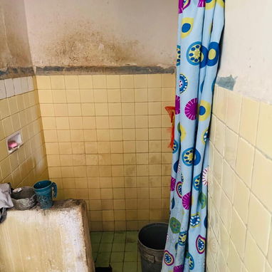 *$7000usd. En venta apartamento (3er piso) de un edificio capitalista de 6 aptos en Centro  Habana. - 6/10