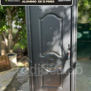 Puertas de aluminio reforzado con seguros de 12 pines. Incluion picaporte en acero inozidable y set de llaves - Img 51802784