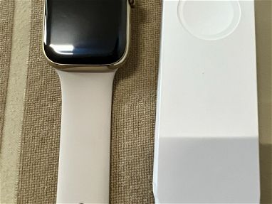 Apple Watch serie 8 0km - Img main-image