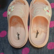 Chancletas, Crocs, Sandalias - Img 55430267