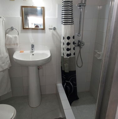 Renta apto independiente de 2 habitaciones con 2 baños - Img 88843046