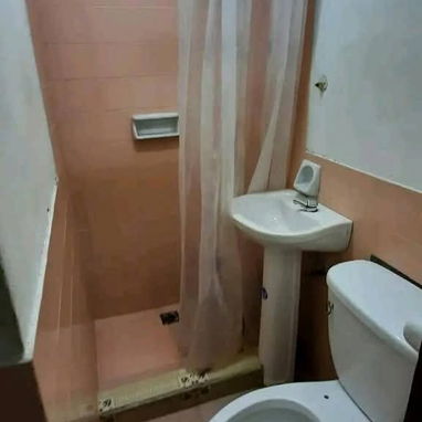 Se vende o se permuta casa ubicada en Heredia #507 bajos entre San Agustín y Barnada la cual consta de 3 cuartos, sala, - 6/10
