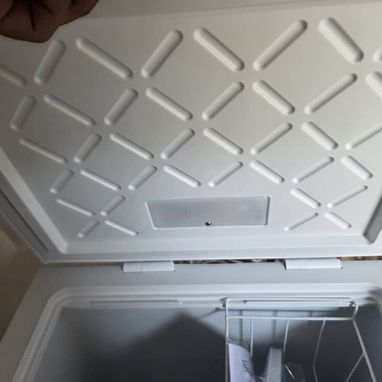 Nevera 3.5 pies Royal color Blanca, cerradura y luz en la tapa precio $265 USD Transporte incluido Factura y garantía - Img 125824655
