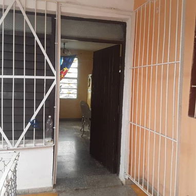 72_*SE VENDE APTO SOTERRADO EN 3ER PISO EN HABANA VIEJA🏰*  👌🏽*EL POLICLÍNICO AL DOBLAR🔜LA BODEGA EN LOS BAJOS Y EL A - Img 122990805