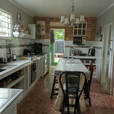 VENTA DE CASA EN HABANA DEL ESTE ( REPARTO BAHIA) - 4/10