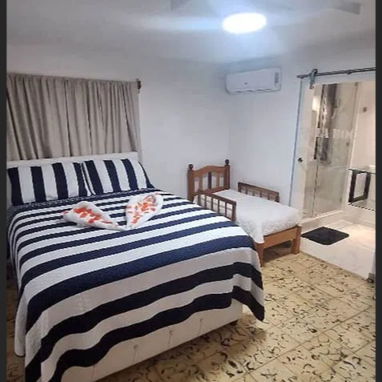 Renta de casas con piscina en la Habana. Casa en Boca Ciega. Respaldo eléctrico y habitaciones climatizadas🦋 - Img 122963982