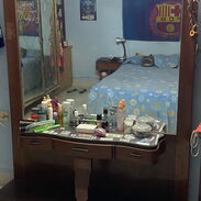 Se vende cómoda antigua de caoba con espejo - Img 45598243