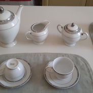 Juego de té o café con leche: tetera, cremera y azucarera, 6 tazas + 8 platos usd 15 - Img 54905575