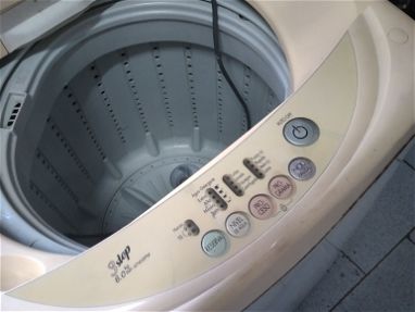 Se vende lavadora automática LG de uso con coche defectuso - Img 66835957