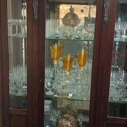 Vitrina Antigua,con juegos de copas - Img 52914546