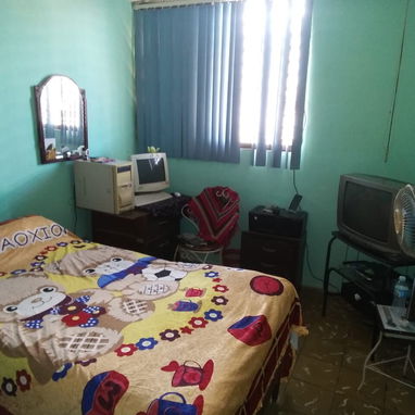 #29- Se Vende apartamento🏡en Alamar Zona 24 5to piso con sala-comedor, cocina, baño,2 cuartos con closet, patio con lav - Img 119648841