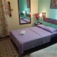 Renta casa en La Habana Vieja,de 3 habitaciones, 3 baños,agua fría y caliente, ventilador,nevera - Img 44696391