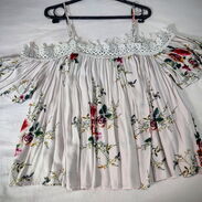 Blusa blanca con estampado floral - Img 44523388