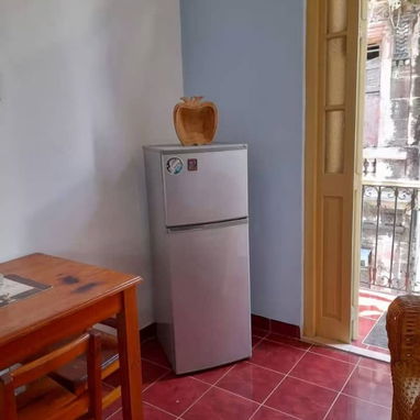 52435224 +525580152883 Apartamento en Casco Histórico de un cuarto, segundo piso,dos balcones a la calle .El edificio co - 8/10