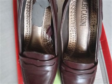 Zapatos de tacón cerrado para dama Oleg Cassini color café. Número 37 - Img main-image