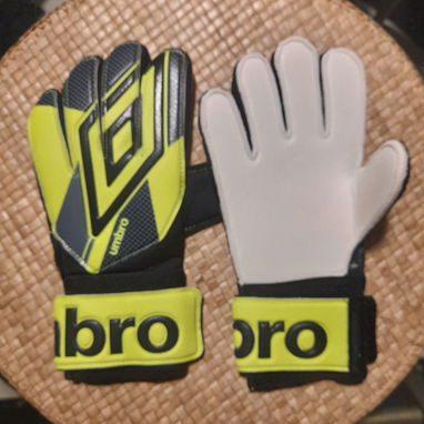 GUANTES DE FUTBOL marca UMBRO (original) talla 7 - 2/3
