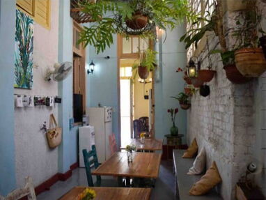 ⭐ Renta de hostal de 4 habitaciones,4 baños,sala, cocina, balcón,patio ubicado en el Centro Histórico de la Habana Vieja - Img 61377927