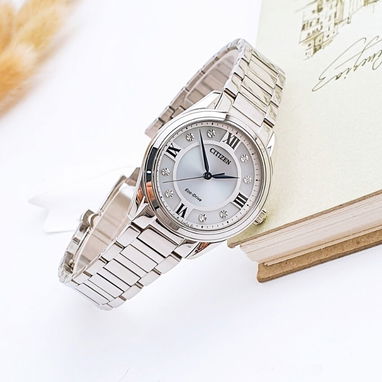 CITIZEN ECODRIVE AREZZO (EM0870-58A) DE 32MM PARA MUJER , CRISTAL DE ZAFIRO , ACERO INOXIDABLE NUEVO A ESTRENAR 58049738 - Img 111064537