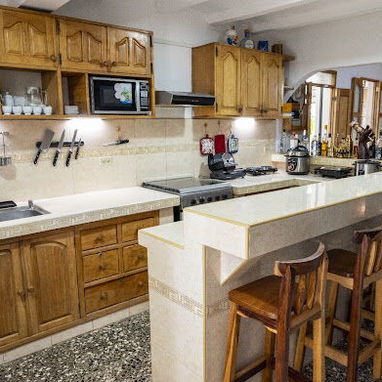 *SE VENDE* Hostal CasaBlanca. 5 Habitaciones, 7 Baños, Piscina Climatizada, Billar, Garage, Jacuzzi, Ranchon. - Img 116759139