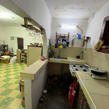 Apartamento en Boyeros. Interior un pasillo de 3 apartamentos, el pasillo tiene reja - 8/9