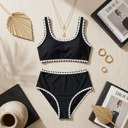 Trusa bikini negro con borde blanco, talla S. Diseño moderno y sofisticado con estilo clásico. - Img 56098059
