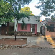 Vendo casa independiente colonial de construcción capitalista en playa (Ampliación de Almendares)en prefecto estado Cons - Img 57427858