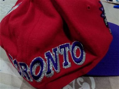 Se vende Gorra Original del Equipo Profesional de Baloncesto Canadiense TORONTO RAPTORS - Img main-image