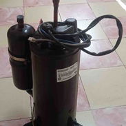 Vendo compresor de un split de uso trabajando bien de ( 1 Tonelada y 1/2 ) 18000 BTU Toshiba PH260X2CS-3KUU1 ( R22 ) 220 - Img 56977861