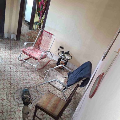 *110🏡Apto en venta en La Habana Vieja en un 3er piso en interior*  ⚠️*OJOOOOO* *ES ZONA SOTERRADA Y SE DEJA CON COSITAS - Img 122990366