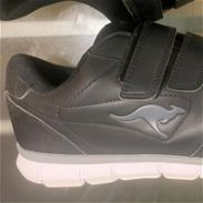 Zapatos talla grande Adidas y Canguro - Img 45667358